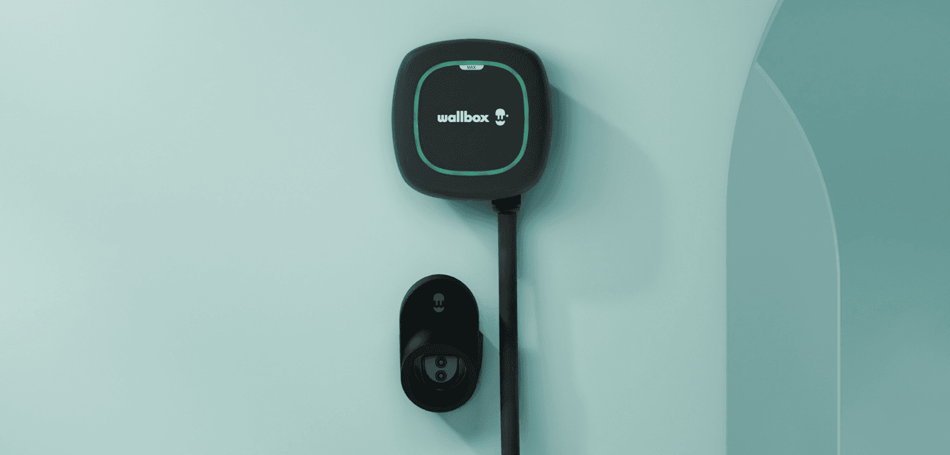 Wallbox Pulsar Max with a separate socket holster